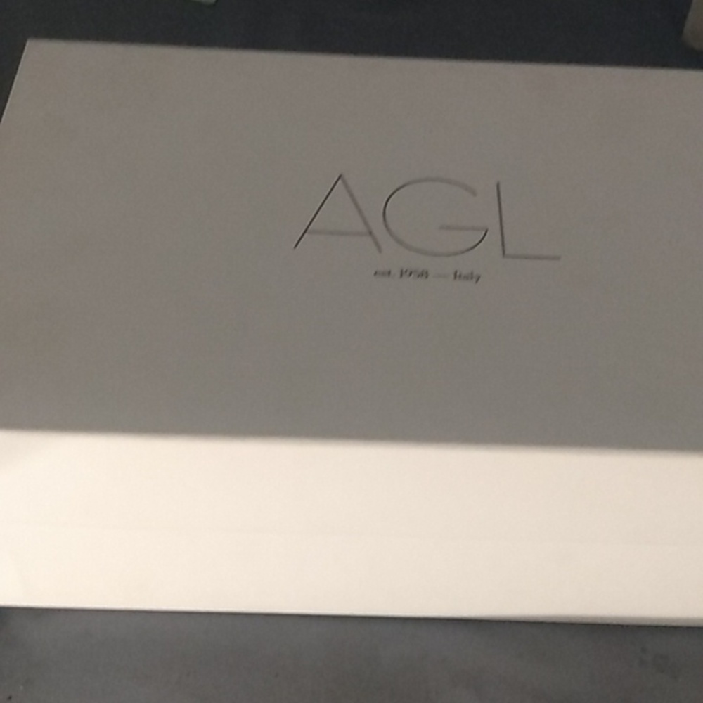 Sade AGL womens sneakers